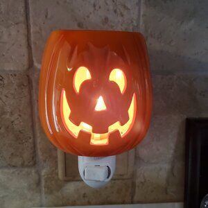 Cut it Out Scentsy Plugin Mini Warmer Pumpkin